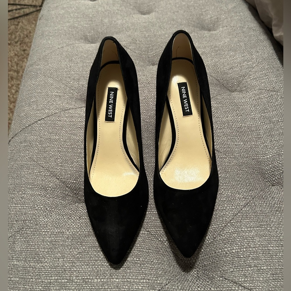 Women’s Nine West black suede heels